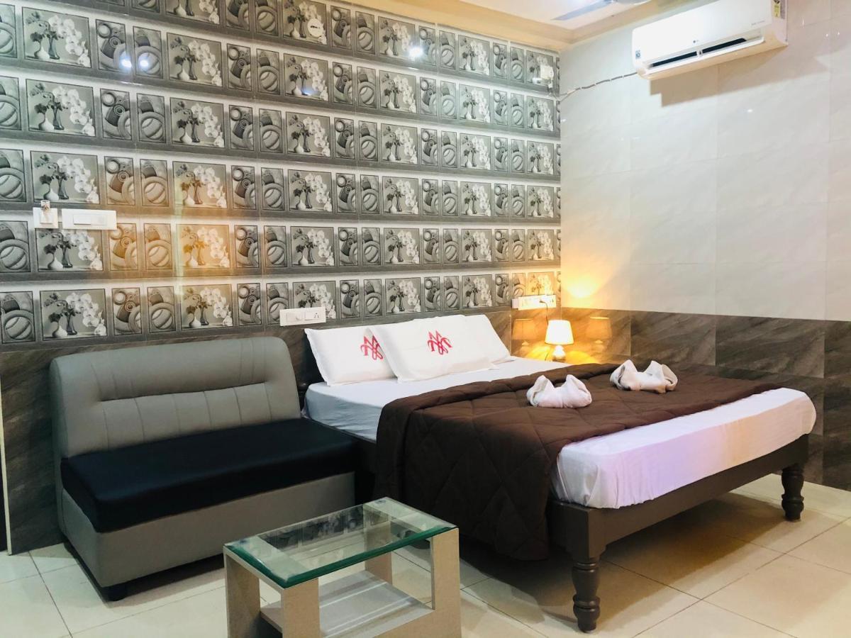 Marina Palace Guest house *